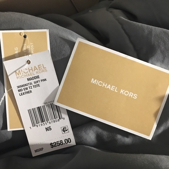 Authentic Michael Kors “Maddie” bag in soft pink - Picture 6 of 6